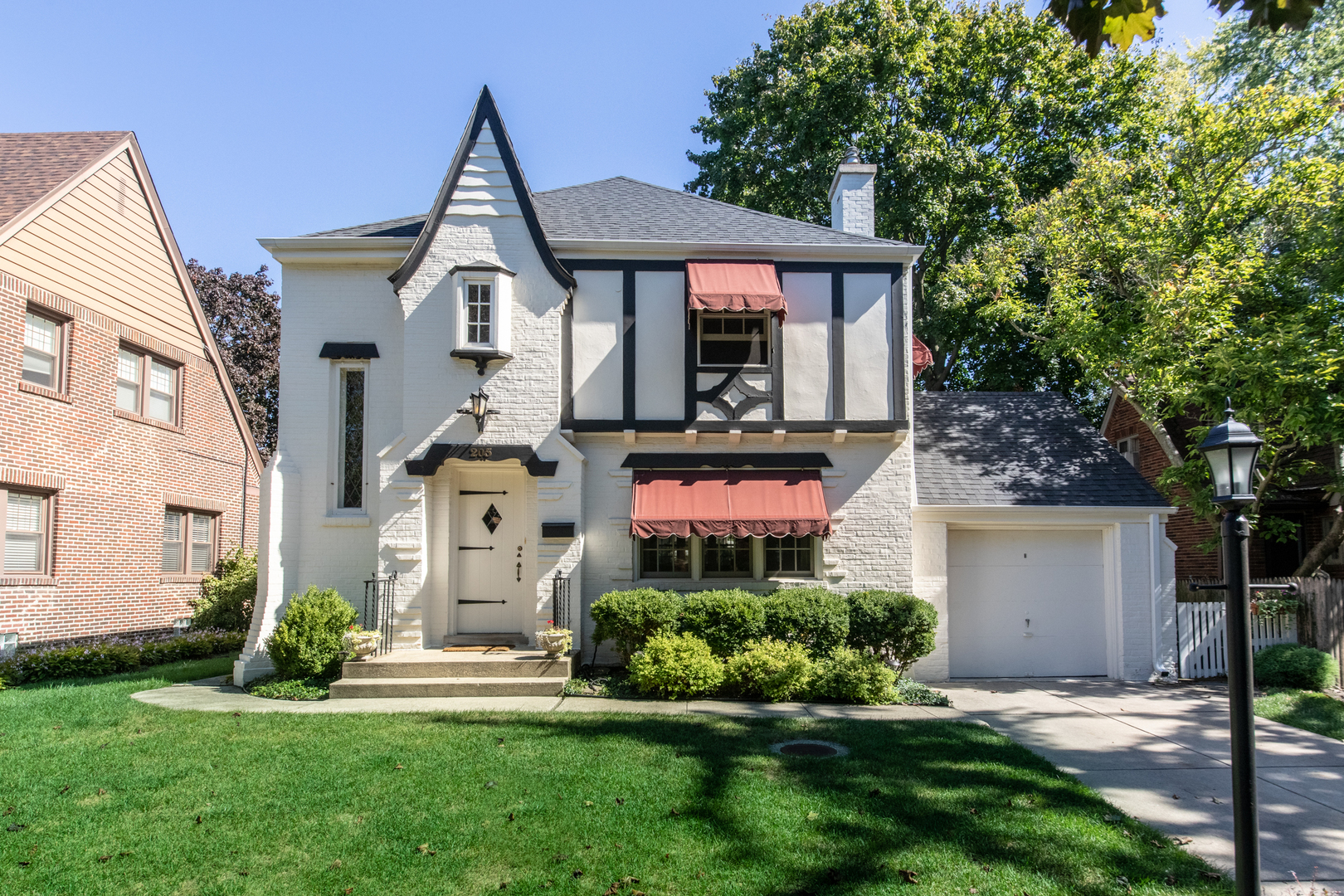 205 North Merrill Street Park Ridge, IL 60068 - Photo 1 of 9 front view of a house with a yard