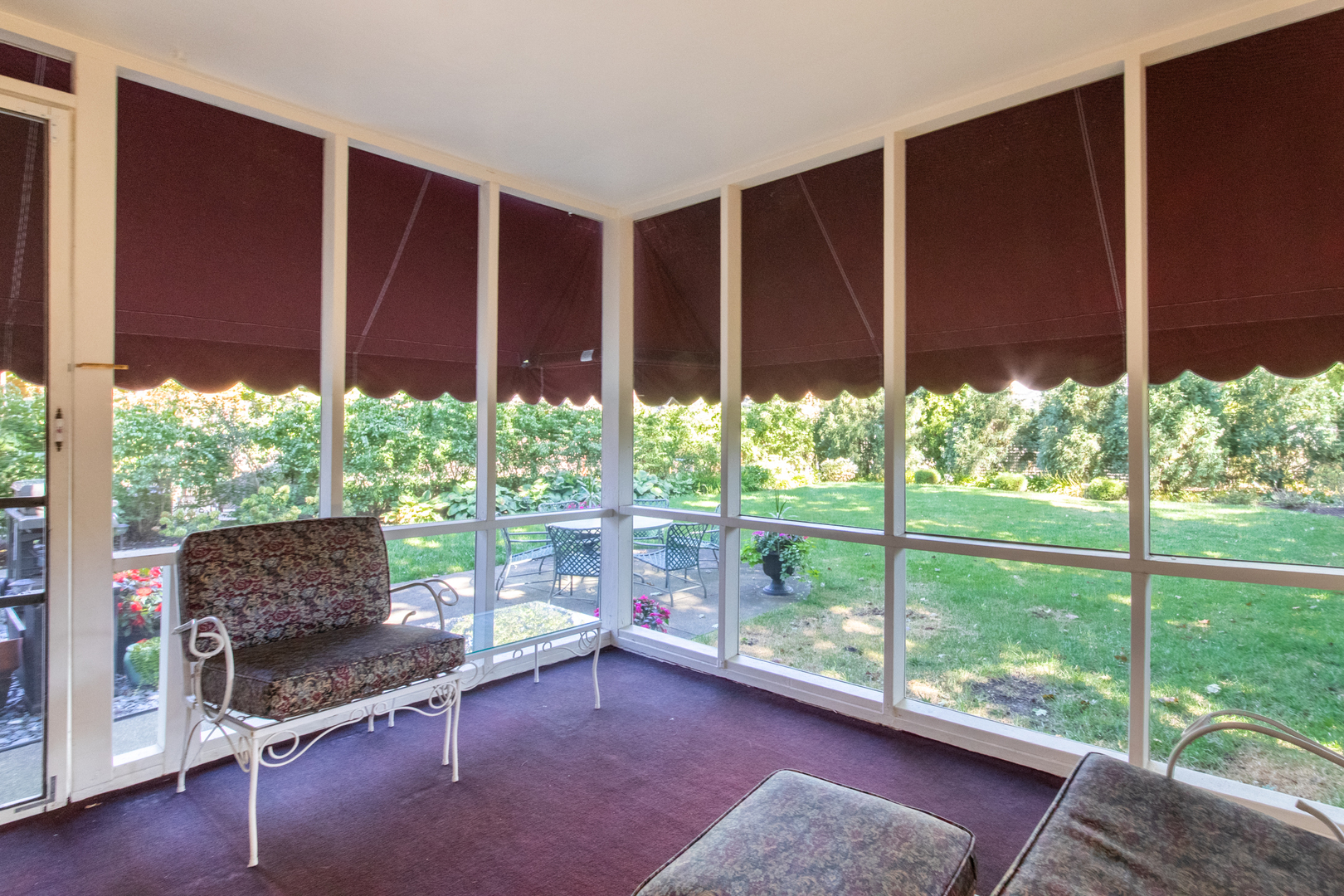 205 North Merrill Street Park Ridge, IL 60068 - Photo 4 of 9 a living room with furniture and a garden