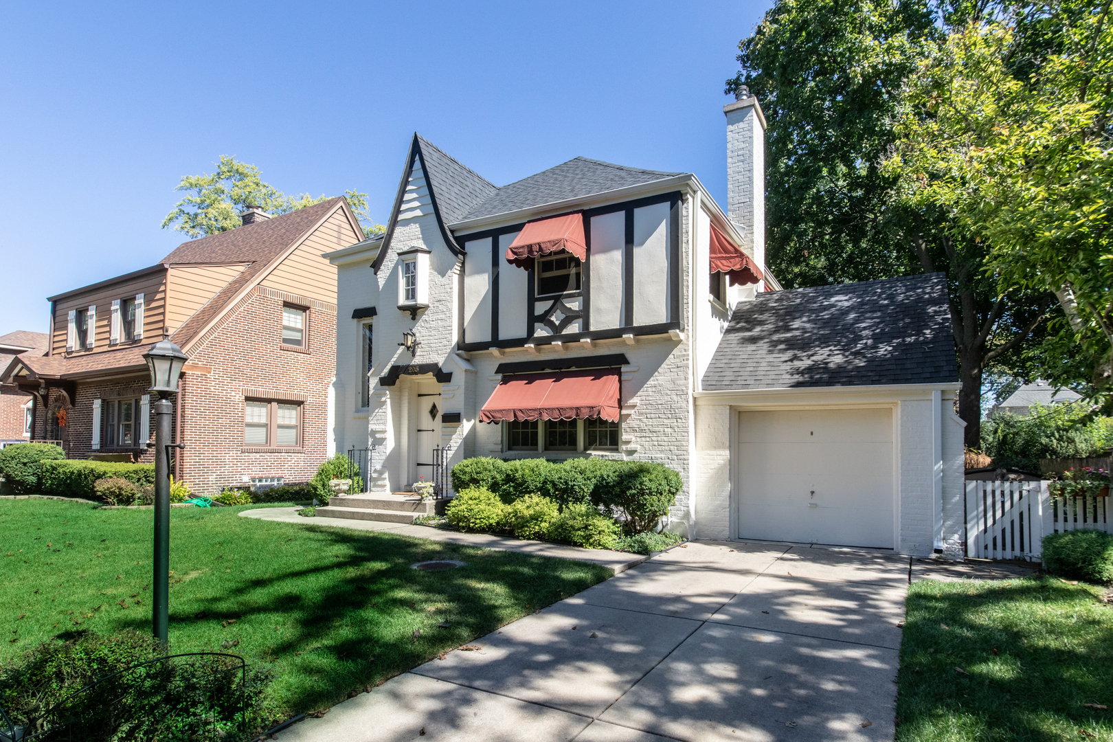 205 North Merrill Street Park Ridge, IL 60068 - Photo 6 of 9 a front view of a house with a garden