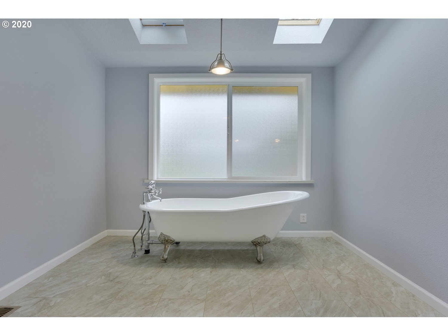 20379 South Ferguson Road Oregon City, OR 97045 - Photo 27 of 32 a bathroom with a sink toilet and window
