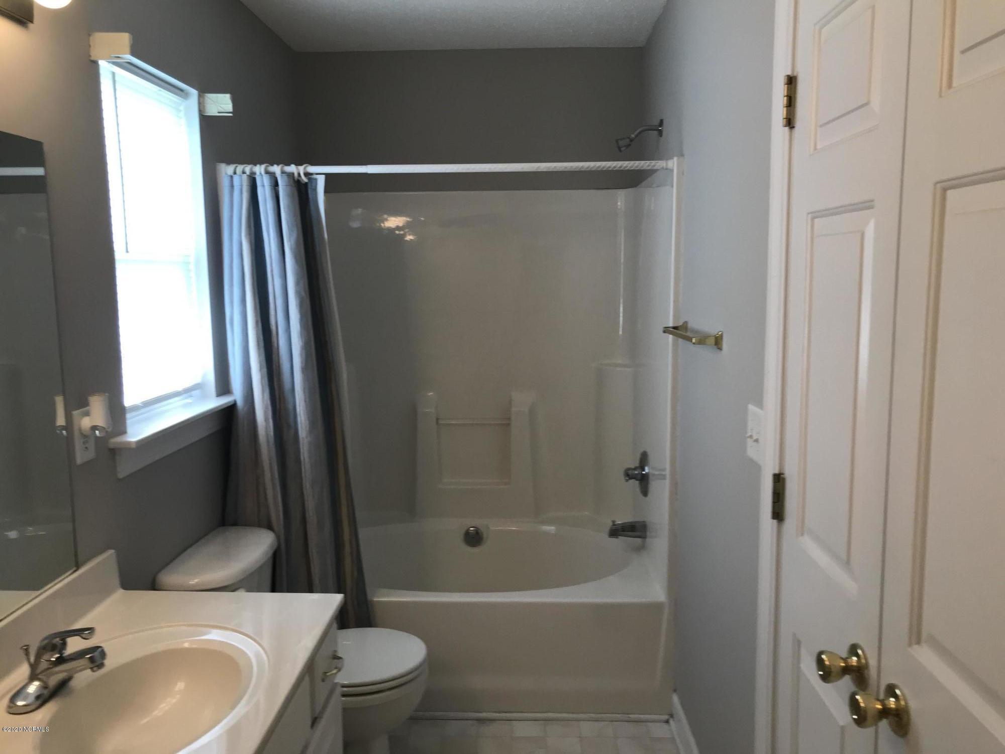 981 Aspen Ridge Court Deep Run, NC 28525 - Photo 12 of 21 Master Bathroom