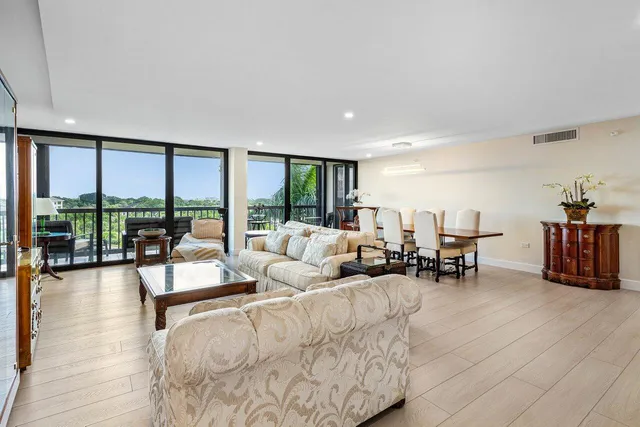 $499,000 | 2450 Presidential Way, Unit 607, West Palm Beach, FL 33401