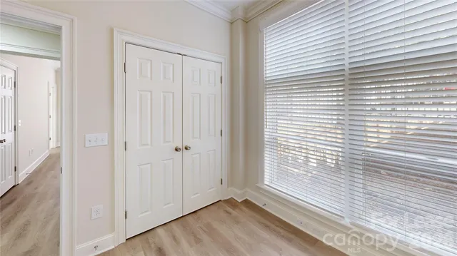 a view of a livingroom with an entryway