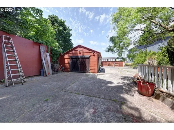 a view of a outdoor space