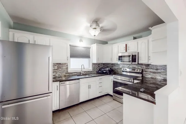 $3,000 | 11 Rapple Drive, Colonie, NY 12205