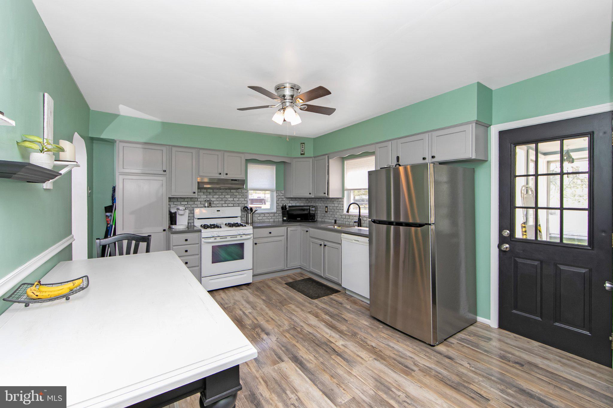 332 South Fellowship Road Maple Shade, NJ 08052 - Photo 13 of 39 Charming kitchen with modern flair.