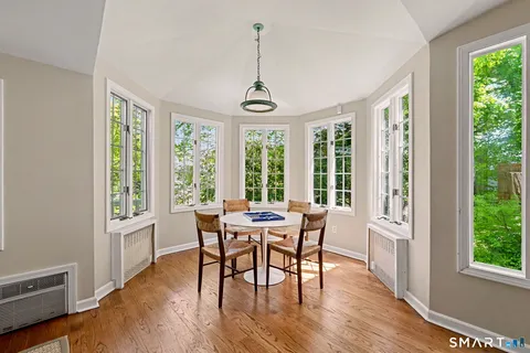 $2,099,000 | 5 Farnham Court, Westport, CT 06880