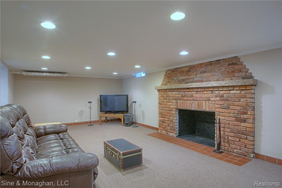 601 Lincoln Road Grosse Pointe, MI 48230 - Photo 31 of 40 31-Finished Lower Level.jpg