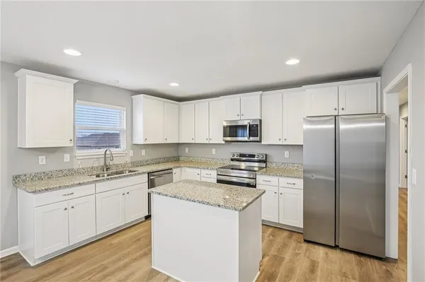$379,900 | 1004 Northwest High View Drive, Grain Valley, MO 64029