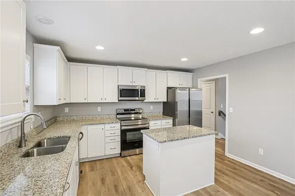 $379,900 | 1004 Northwest High View Drive, Grain Valley, MO 64029