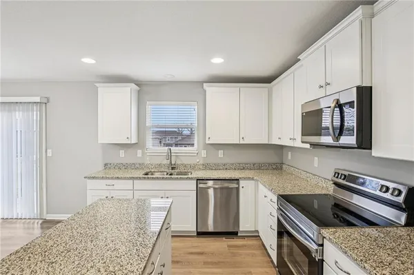 $379,900 | 1004 Northwest High View Drive, Grain Valley, MO 64029