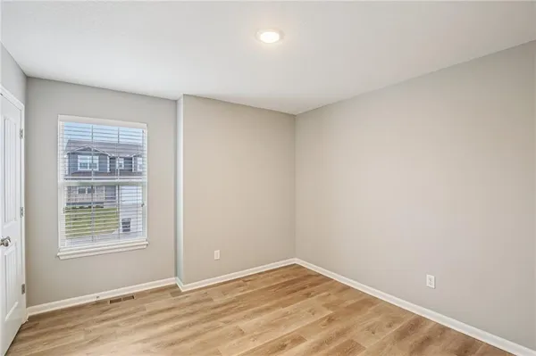$379,900 | 1004 Northwest High View Drive, Grain Valley, MO 64029