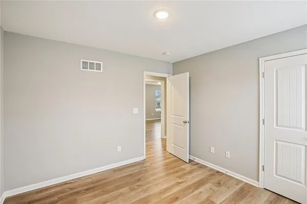 $379,900 | 1004 Northwest High View Drive, Grain Valley, MO 64029