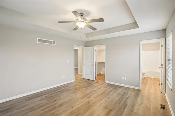 $379,900 | 1004 Northwest High View Drive, Grain Valley, MO 64029