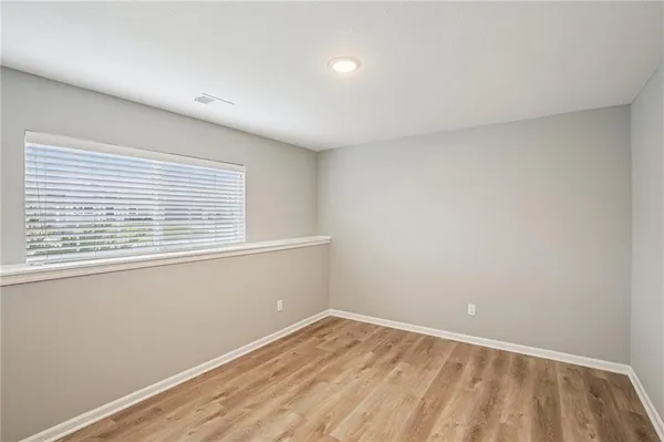 $379,900 | 1004 Northwest High View Drive, Grain Valley, MO 64029