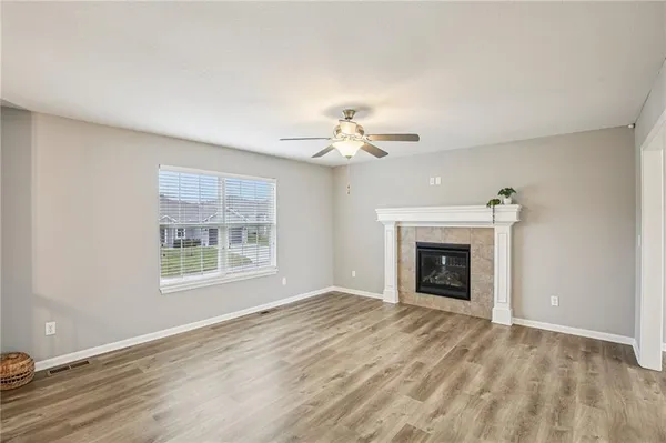$379,900 | 1004 Northwest High View Drive, Grain Valley, MO 64029