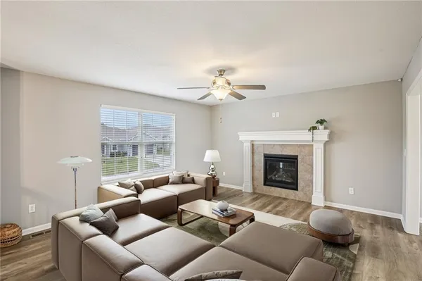 $379,900 | 1004 Northwest High View Drive, Grain Valley, MO 64029