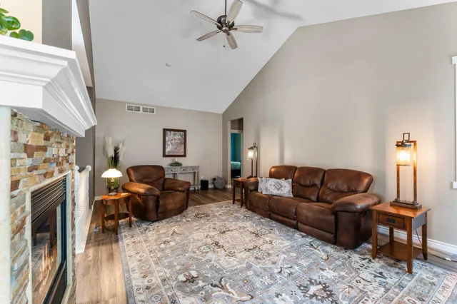 $425,000 | 3819 Meadowview Way, St. Bonifacius, MN 55375