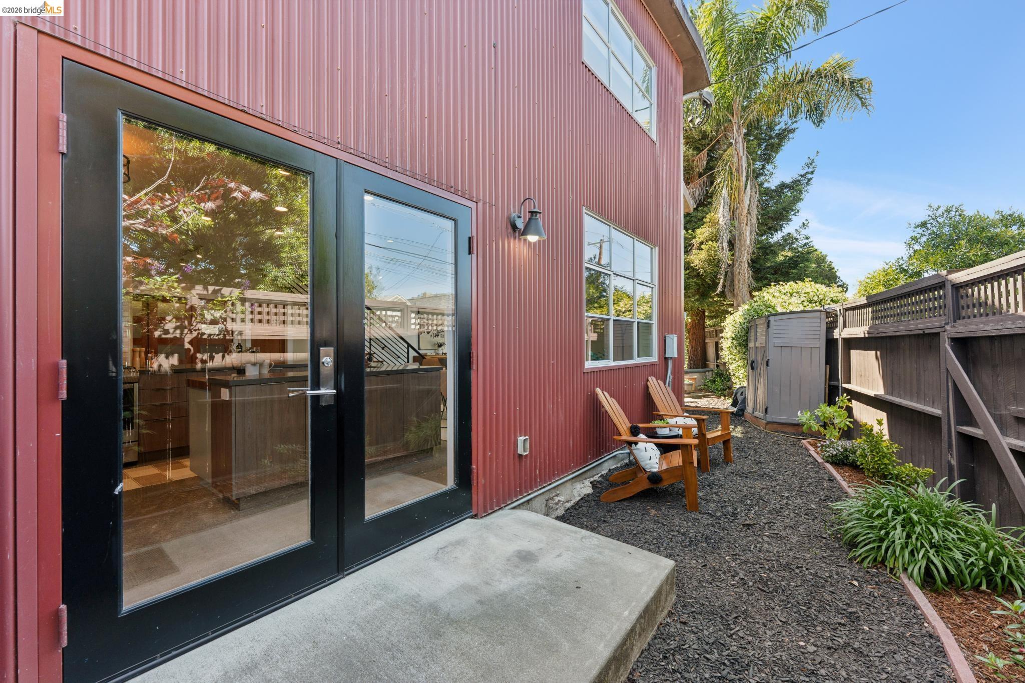 829 21st Street, Unit 1 Oakland, CA 94607 - Photo 45 of 46 a backyard of a house with barbeque oven table and chairs