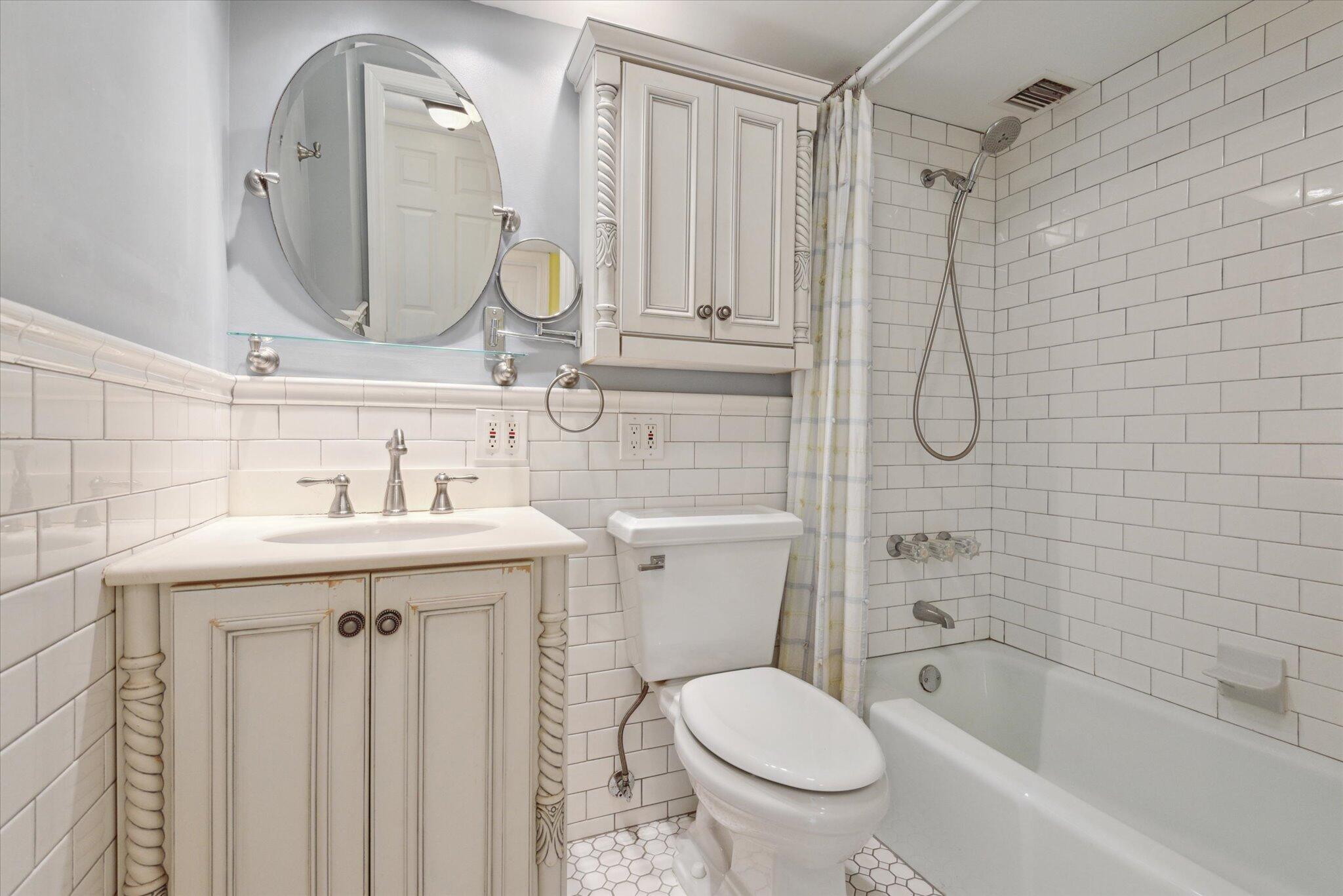 985 Southeast 19th Avenue, Unit 303 Deerfield Beach, FL 33441 - Photo 19 of 20 11-Kucharska-985 SE 19th Ave #303-11