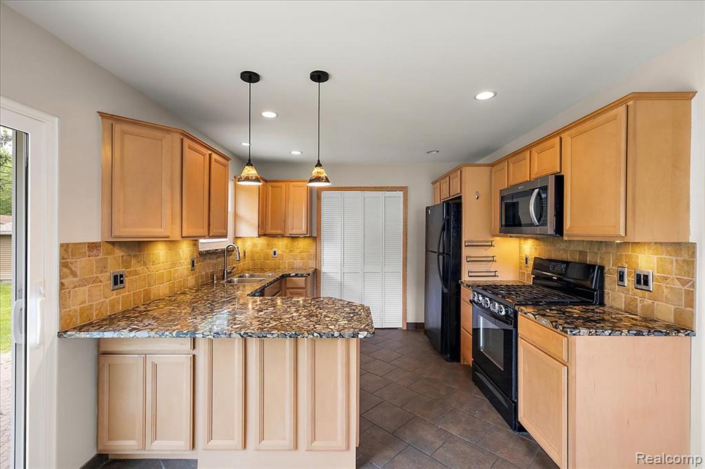3500 Emmons Avenue Rochester Hills, MI 48307 - Photo 11 of 34