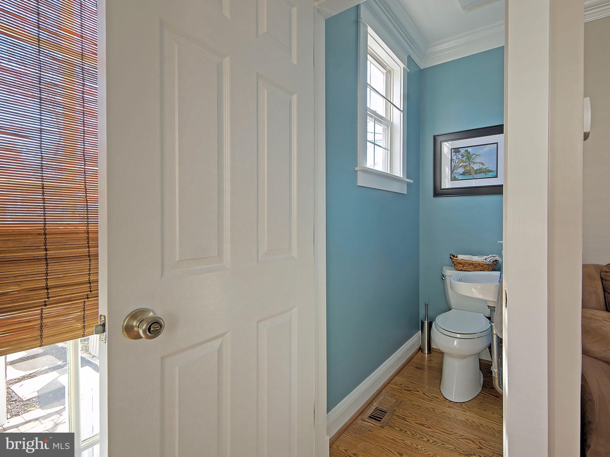 1406 Hamilton Street Wilmington, DE 19806 - Photo 13 of 25 Powder room