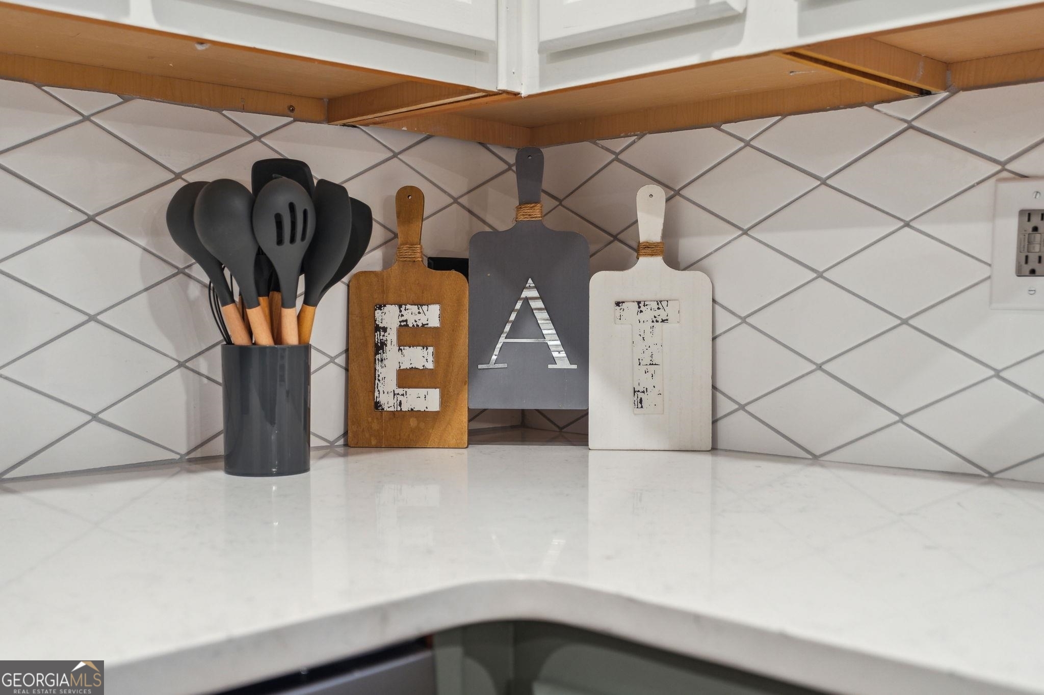 425 Plantation Road Southwest Smyrna, GA 30082 - Photo 11 of 42 a view of front door