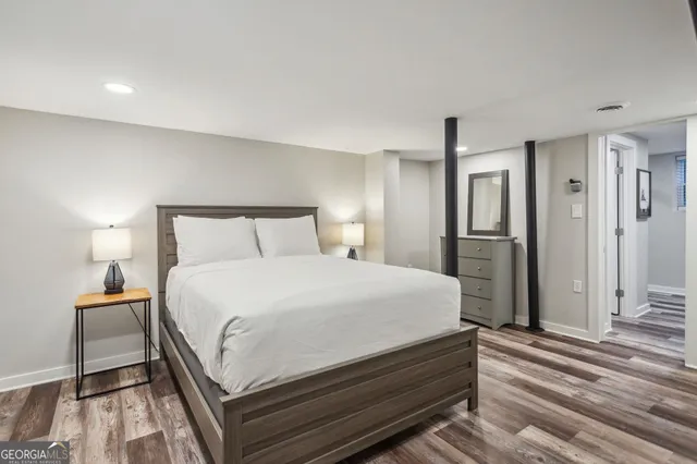 a en suite bathroom with a sink and a mirror