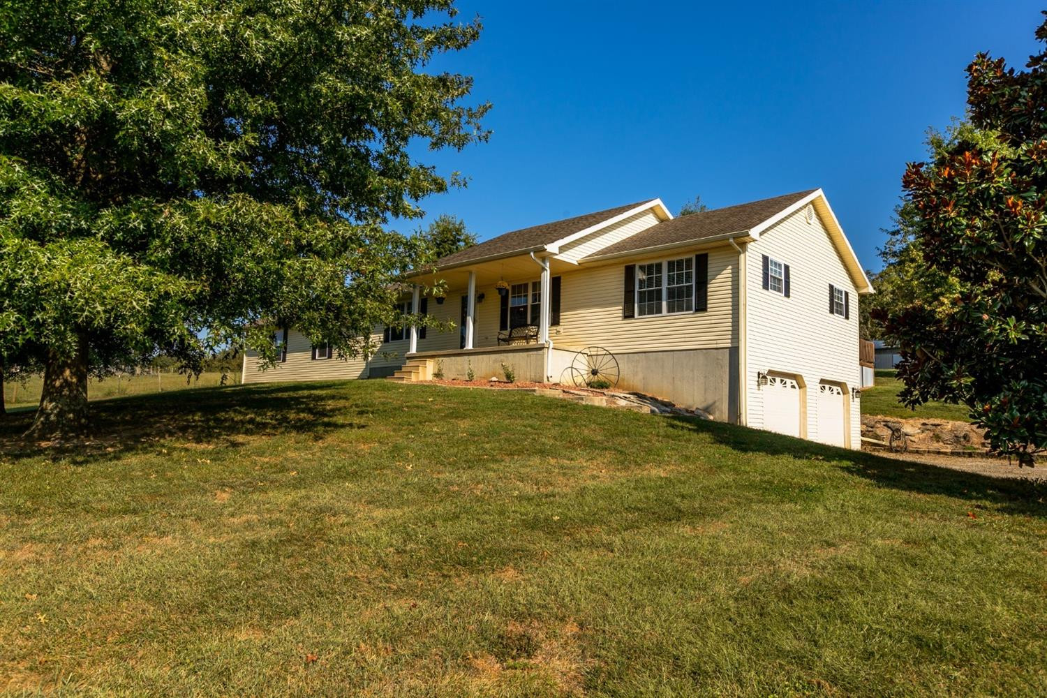 3556 Schollsville Road Winchester, KY 40391 - Photo 2 of 66 Welcome Home to 3556 Schollsville Rd!