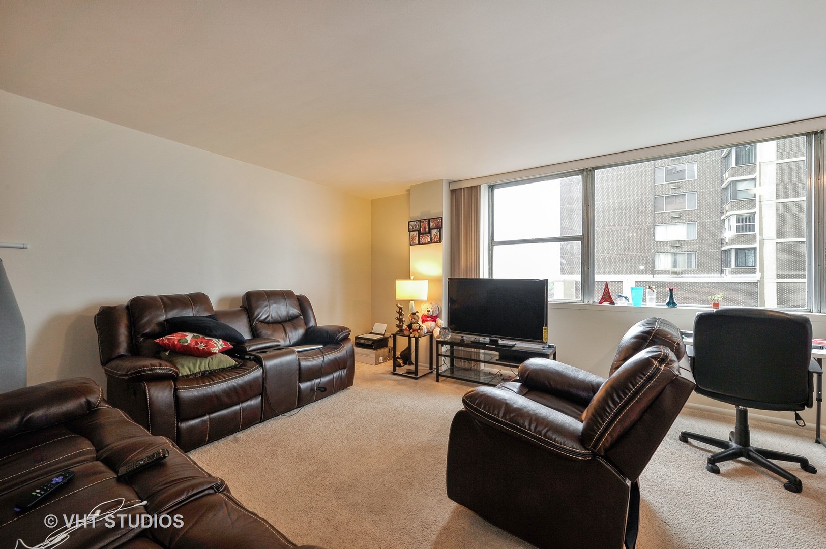 6301 North Sheridan Road, Unit 5B Chicago, IL 60660 - Photo 2 of 11