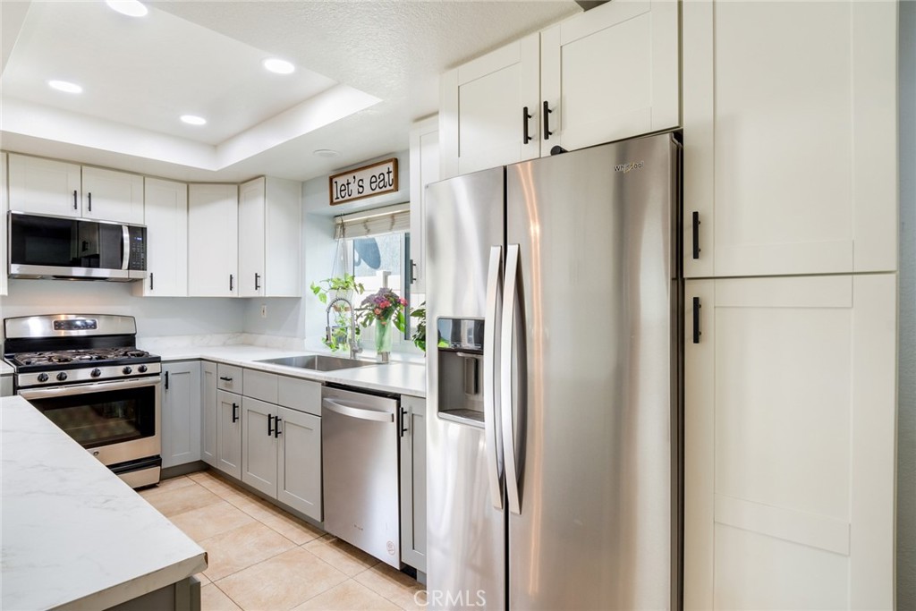 12840 Mayflower Court Riverside, CA 92503 - Photo 10 of 34 Stainless Steel Appliances