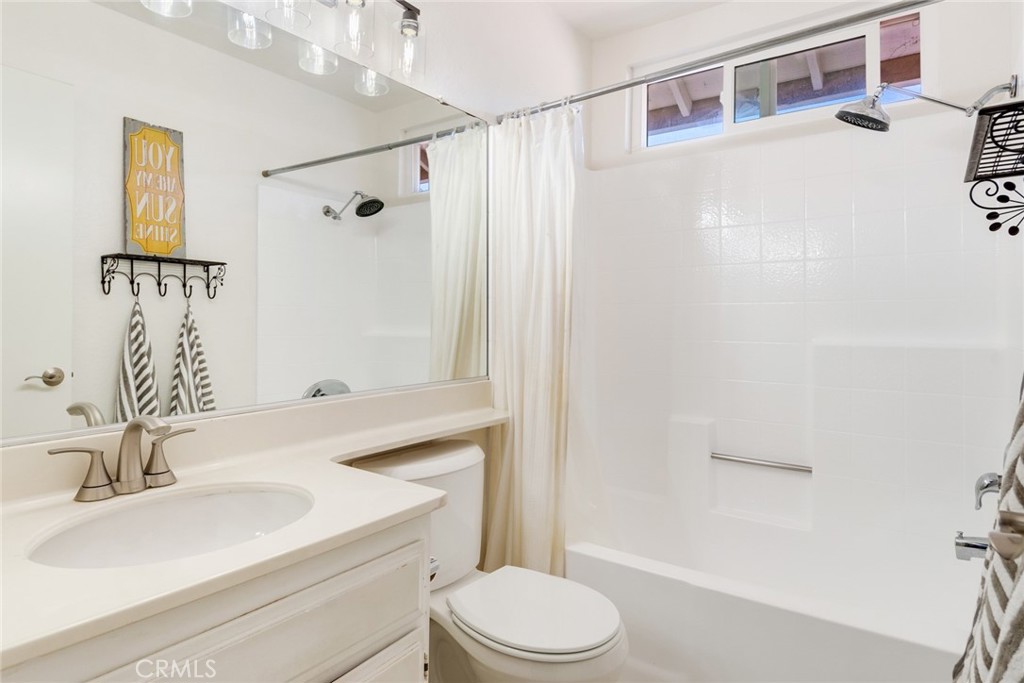 12840 Mayflower Court Riverside, CA 92503 - Photo 17 of 34 Soaking Tub