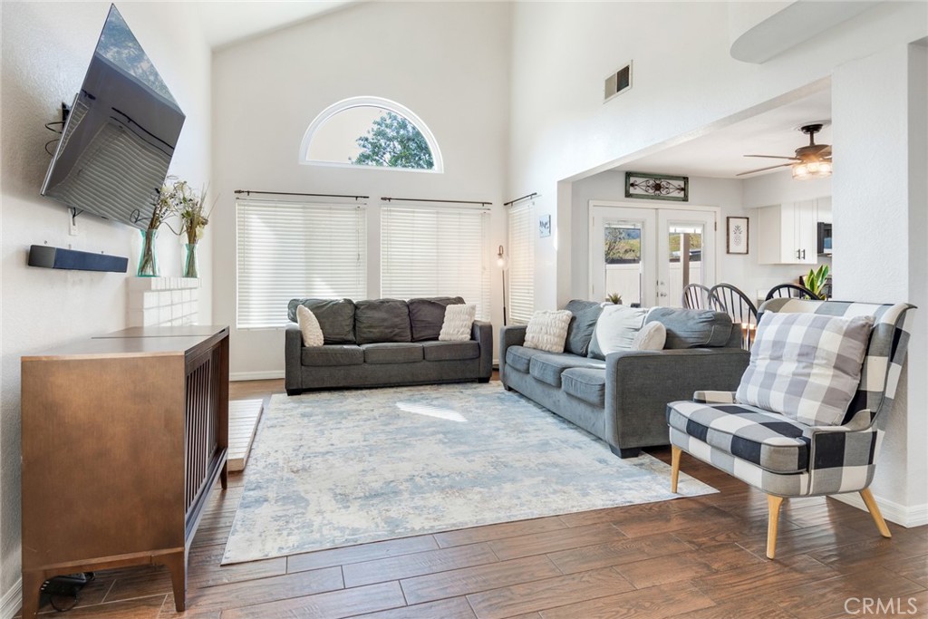 12840 Mayflower Court Riverside, CA 92503 - Photo 4 of 34 Living Room