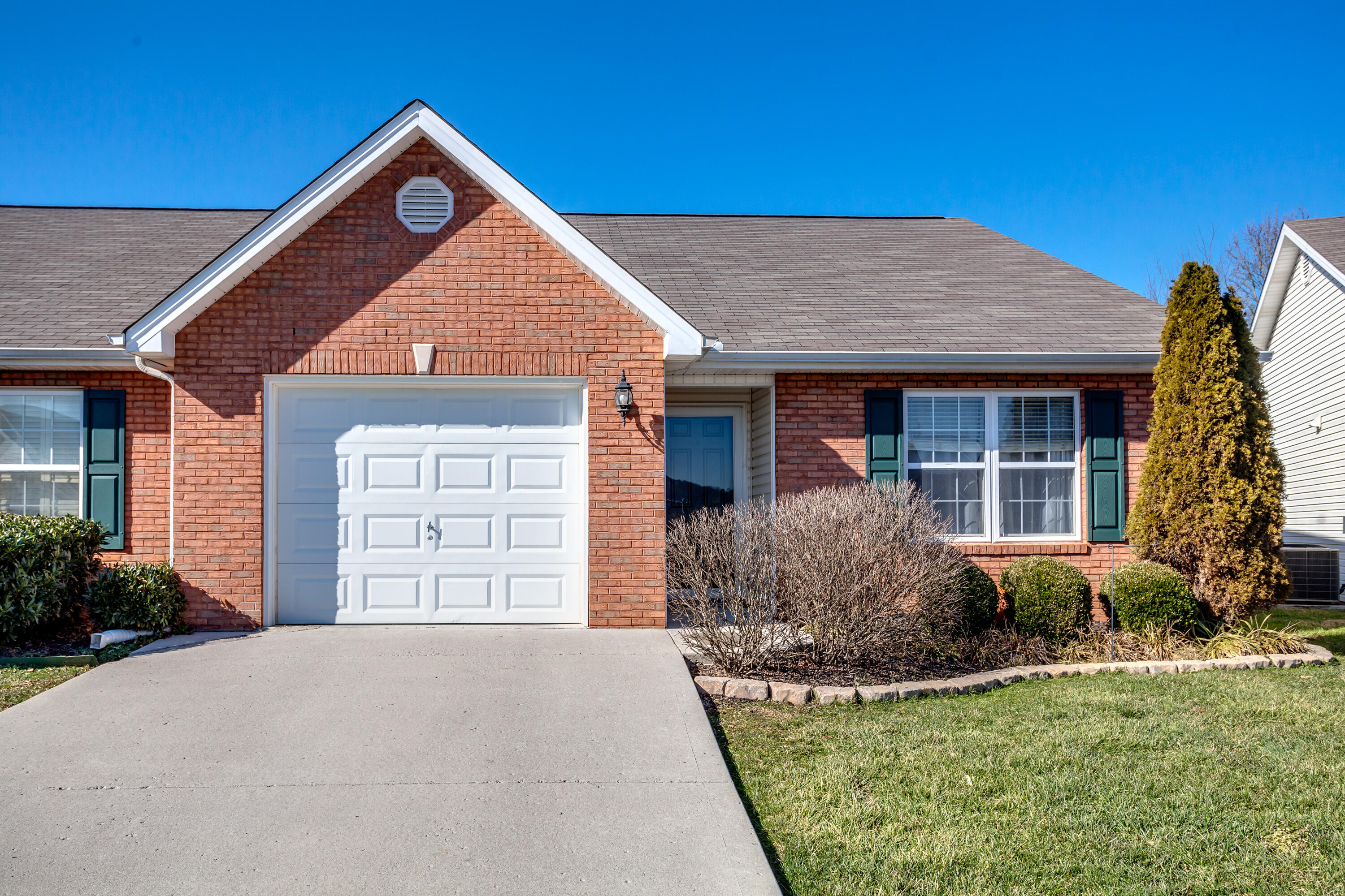 5703 Reece Way, Unit 10 Knoxville, TN 37918 - Photo 2 of 23 001220122-1-5703ReeceWayKnoxvilleTN-SMAL