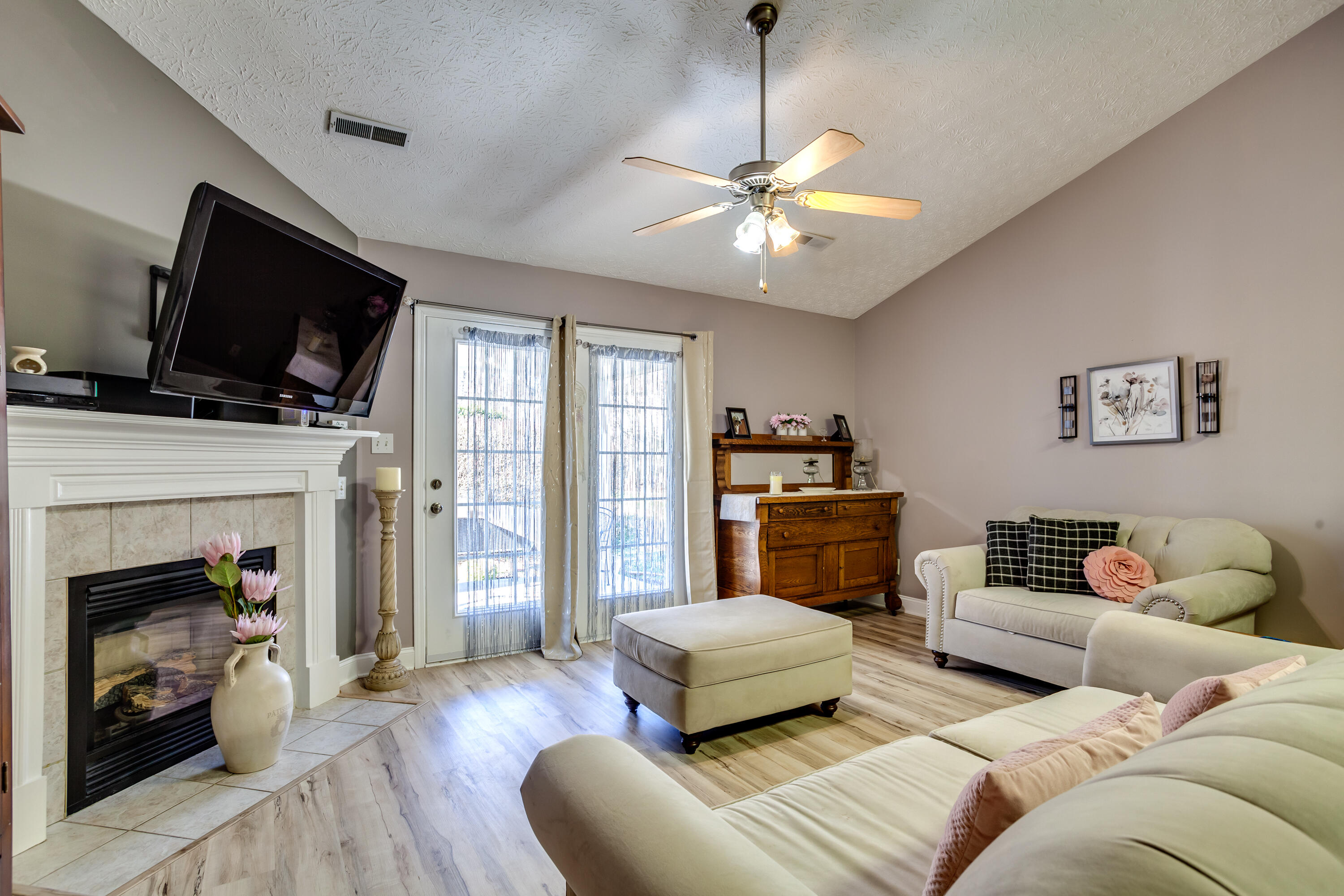 5703 Reece Way, Unit 10 Knoxville, TN 37918 - Photo 4 of 23 013220122-1-5703ReeceWayKnoxvilleTN-SMAL