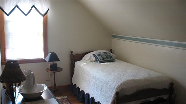 15 Longview Road Framingham, MA 01701 - Photo 13 of 16 Gallery Image 13