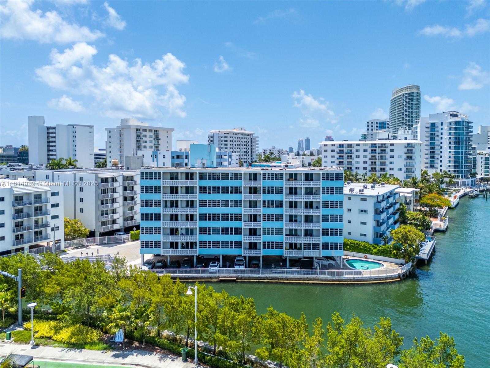 1670 Lincoln Court, Unit 2B Miami Beach, FL 33139 - Photo 20 of 24 a view of a large building