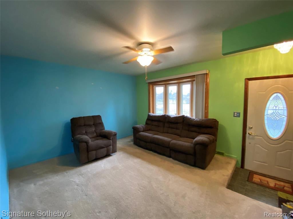 1641 Scott Lake Road Waterford, MI 48328 - Photo 3 of 20