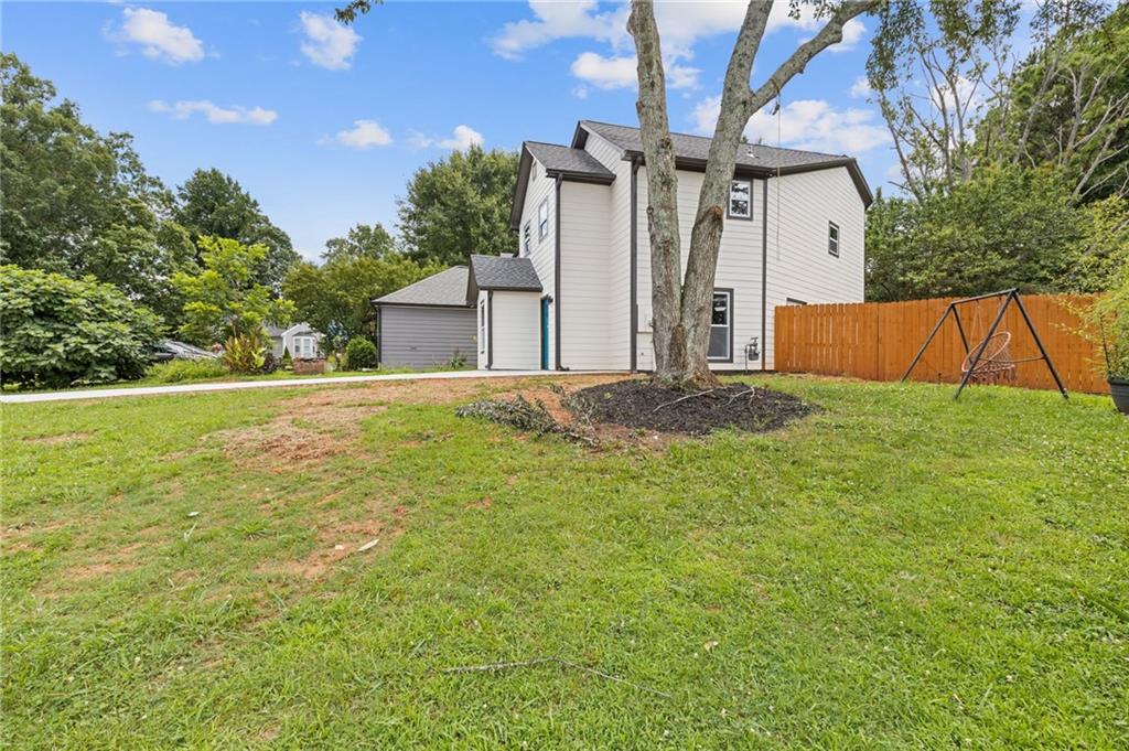 1164 Red Oak Cove Tucker, GA 30084 - Photo 3 of 24 a view of a back yard of the house