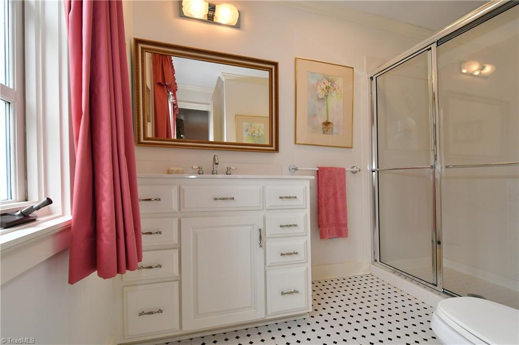 1930 Virginia Road Winston-Salem, NC 27104 - Photo 16 of 30 Secondary bath