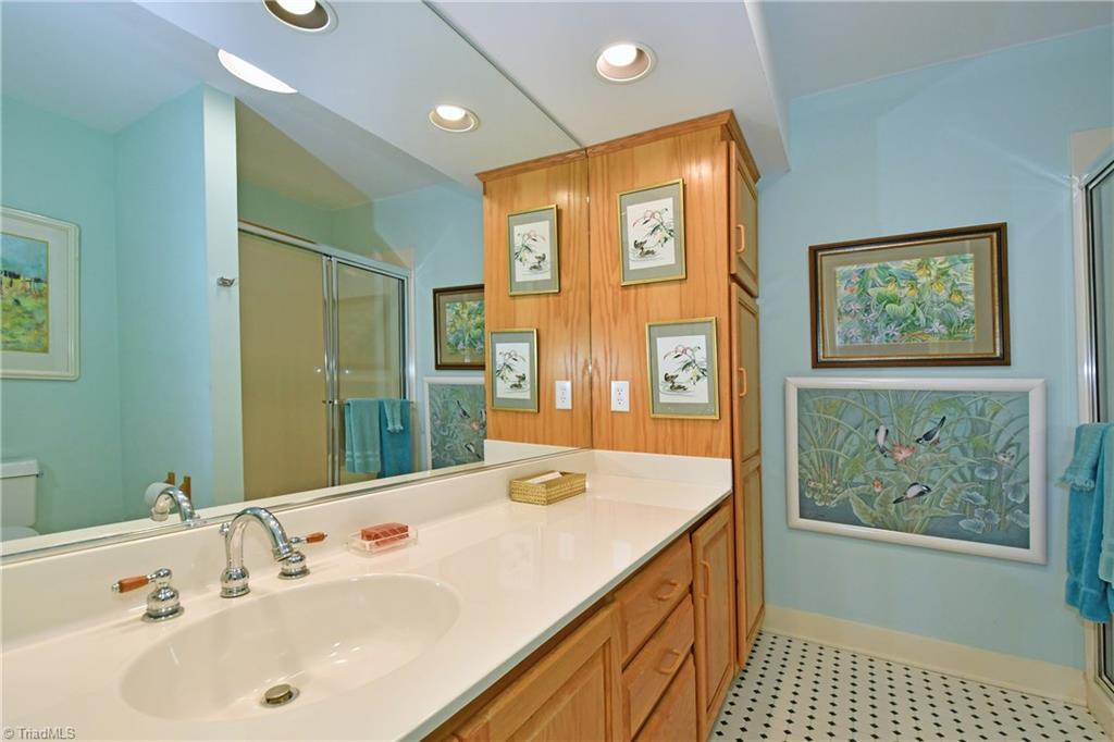 1930 Virginia Road Winston-Salem, NC 27104 - Photo 17 of 30 Secondary bath