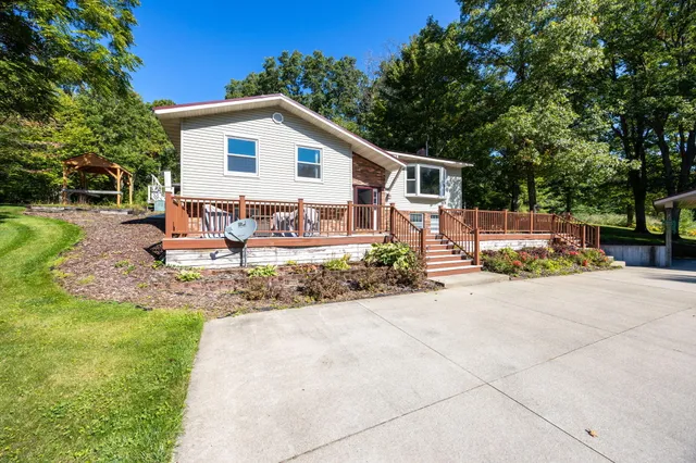 $550,000 | 23616 15 Mile Road, Big Rapids, MI 49307