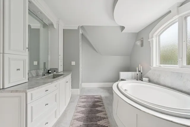 $9,500,000 | 92 Spruce Point Road, Yarmouth, ME 04096