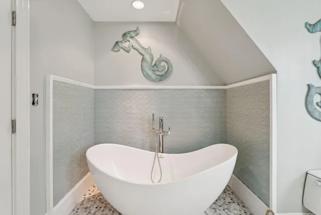 $9,500,000 | 92 Spruce Point Road, Yarmouth, ME 04096