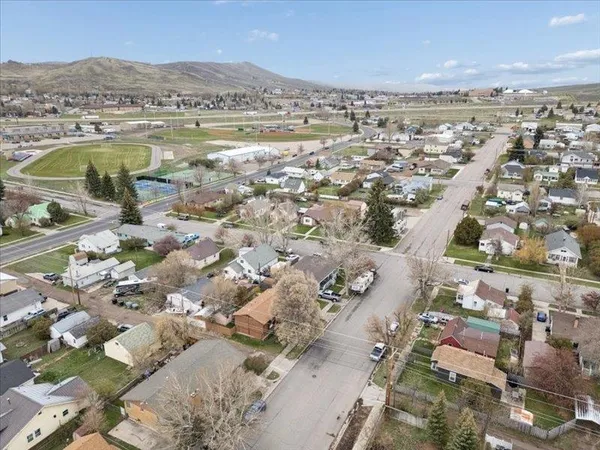 $329,500 | 425 7th Street, Evanston, WY 82930