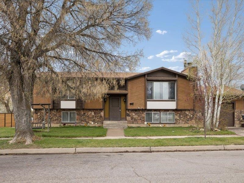425 7th Street Evanston, WY 82930 - Photo 3 of 35