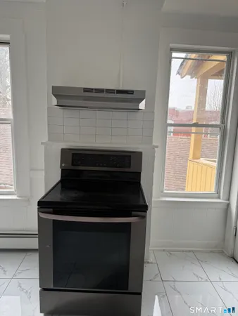 $2,200 | 429 Summit Street, Hartford, CT 06106