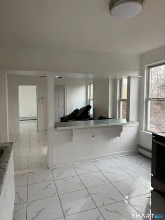 $2,200 | 429 Summit Street, Hartford, CT 06106