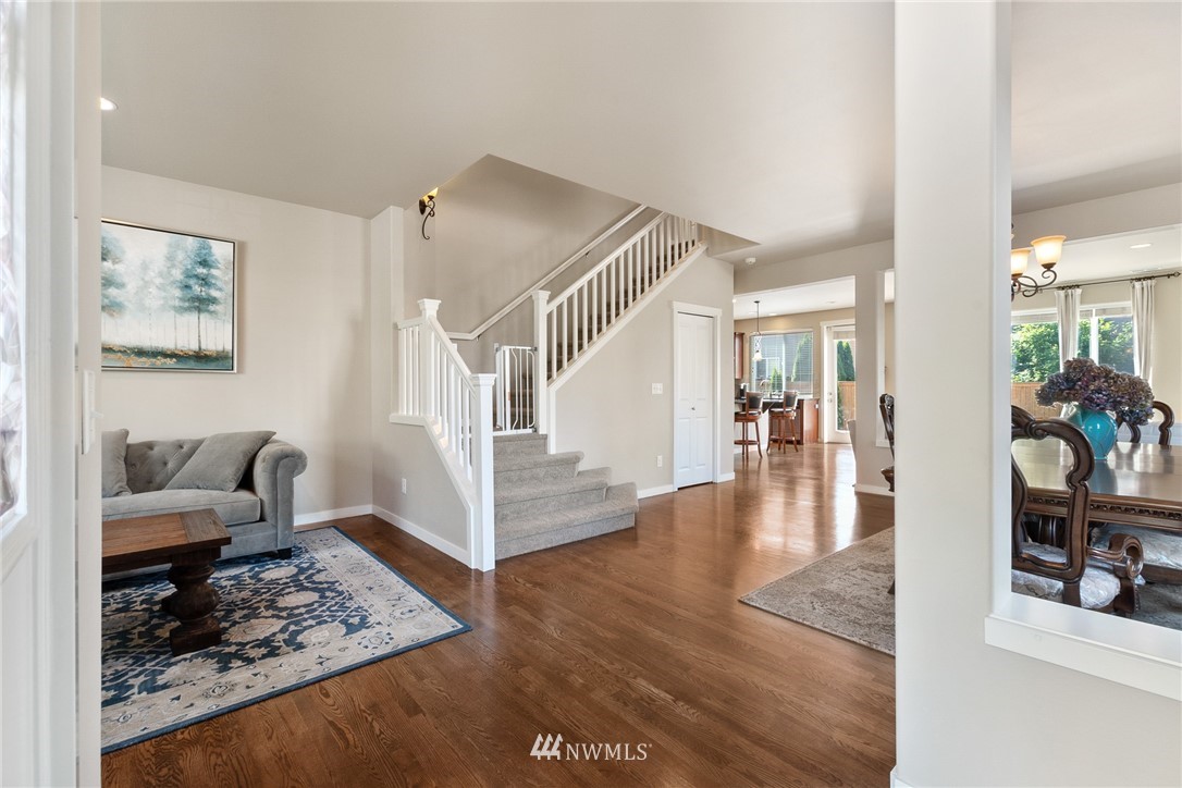 4803 Northeast 3rd Place Renton, WA 98059 - Photo 2 of 32