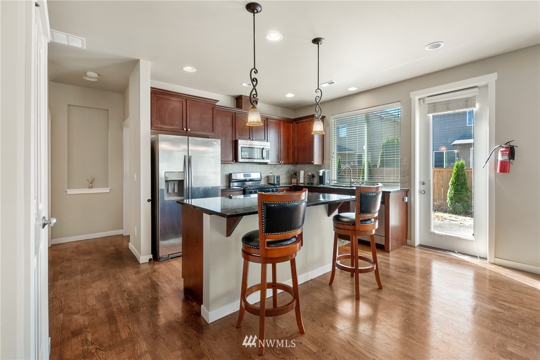 4803 Northeast 3rd Place Renton, WA 98059 - Photo 7 of 32